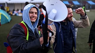 Szerb egyetemisták vonulnak Újvidékre