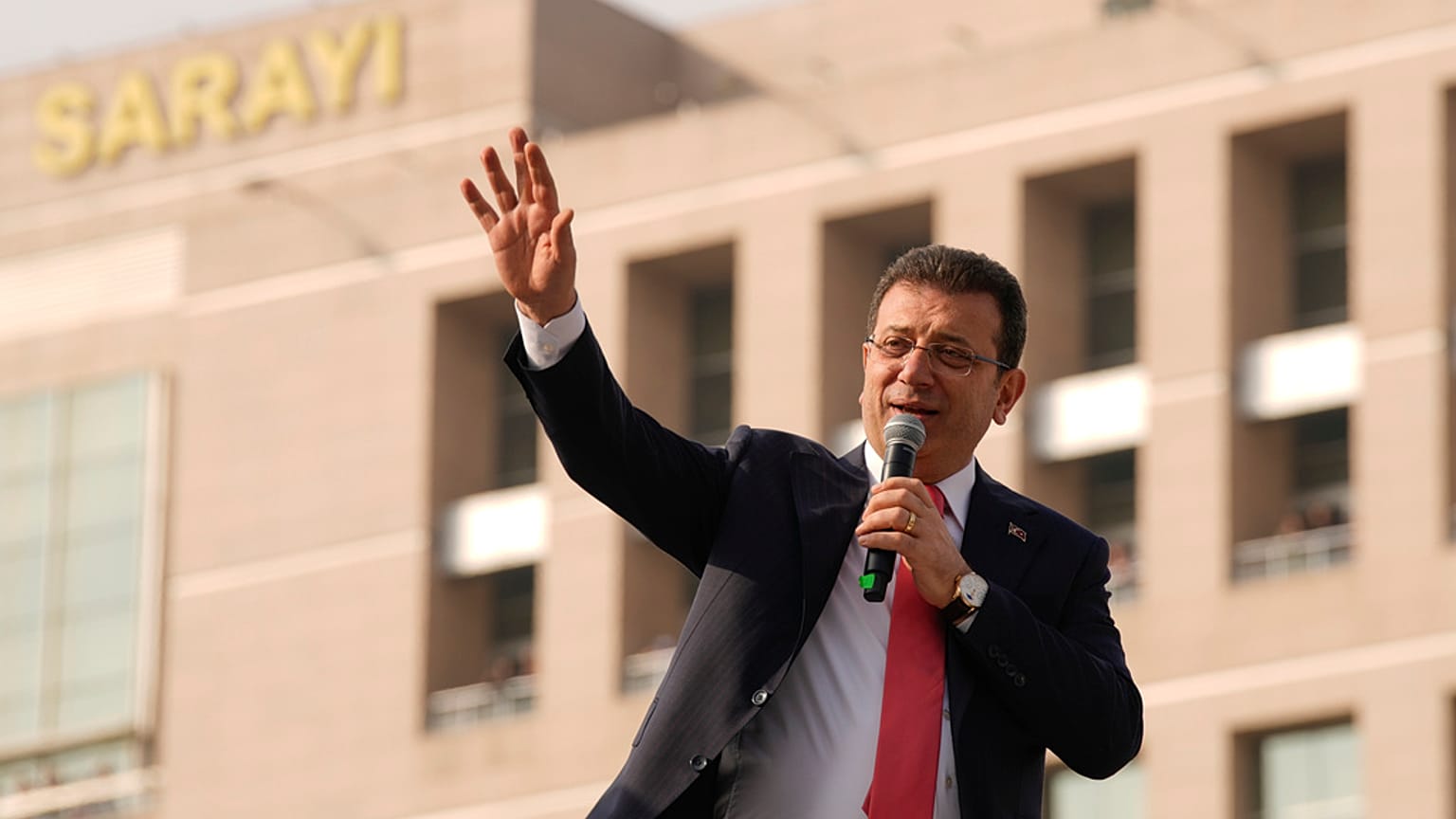 İstanbul Büyükşehir Belediye (iBB) Başkanı Ekrem İmamoğlu, İstanbul adliyesi önünde, 31 Ocak 2025.