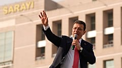 İstanbul Büyükşehir Belediye (iBB) Başkanı Ekrem İmamoğlu, İstanbul adliyesi önünde, 31 Ocak 2025.