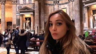 Akademisyen Çiğdem Bayraktar Ör, Pantheon'daki bir gezisi sırasında, 14 Nisan 2019