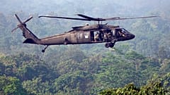 Un helicóptero Black Hawk del Ejército de los Estados Unidos durante ejercicios militares conjuntos en Indonesia, 2022