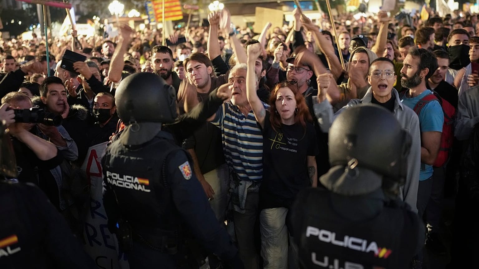 Negyedik alkalommal is tüntettek Valenciában az októberi árvízhelyzet kezelése miatt, ezúttal 25 ezren vonultak az utcákra