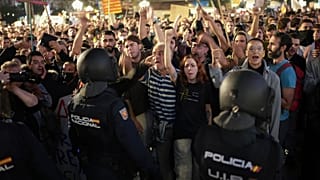 Negyedik alkalommal is tüntettek Valenciában az októberi árvízhelyzet kezelése miatt, ezúttal 25 ezren vonultak az utcákra