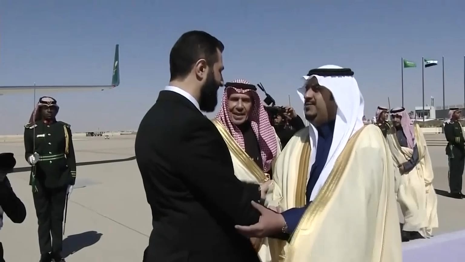 الرئيس السوري الانتقالي أحمد الشرع يصل الرياض في أول زيارة رسمية السعودي