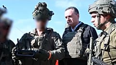 وزير الدفاع الإسرائيلي يسرائيل كاتس خلال جولة قام بها إلى مواقع تابعة للجيش في جنوب لبنان