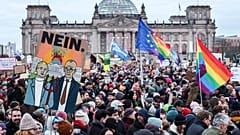 Merz hatte dem Parlament Vorschläge für strenge neue Einwanderungsregeln vorgelegt, die von der in Teilen rechtsextremen #AfD unterstützt wurden.