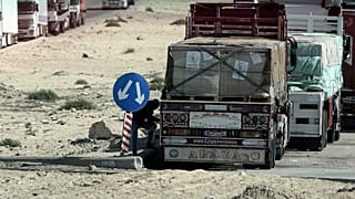 Segélyszállítmányok a rafahi átkelő egyiptomi oldalán