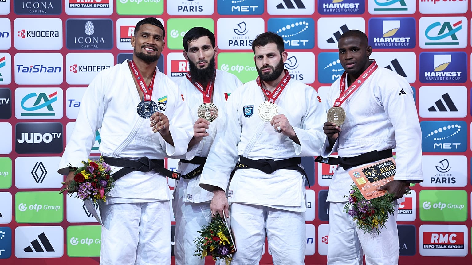 Ganador y medallistas en la categoría de -100 kg
