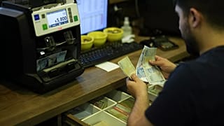 TÜİK Ocak ayı enflasyonunu yıllık bazda yüzde 42,12, ENAG 81,01 olarak açıkladı.