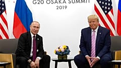 ABD Başkanı Donald Trump, görevdeki ilk döneminde düzenlenen G20 Osaka Zirvesi'nde Rusya Devlet Başkanı Vladimir Putin ile birlikte, 28 Haziran 2019 