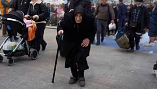 مقام‌های یونان در پی وقوع صدها زمین‌لرزه پی‌درپی در سانتورینی وضعیت اضطراری اعلام کردند.