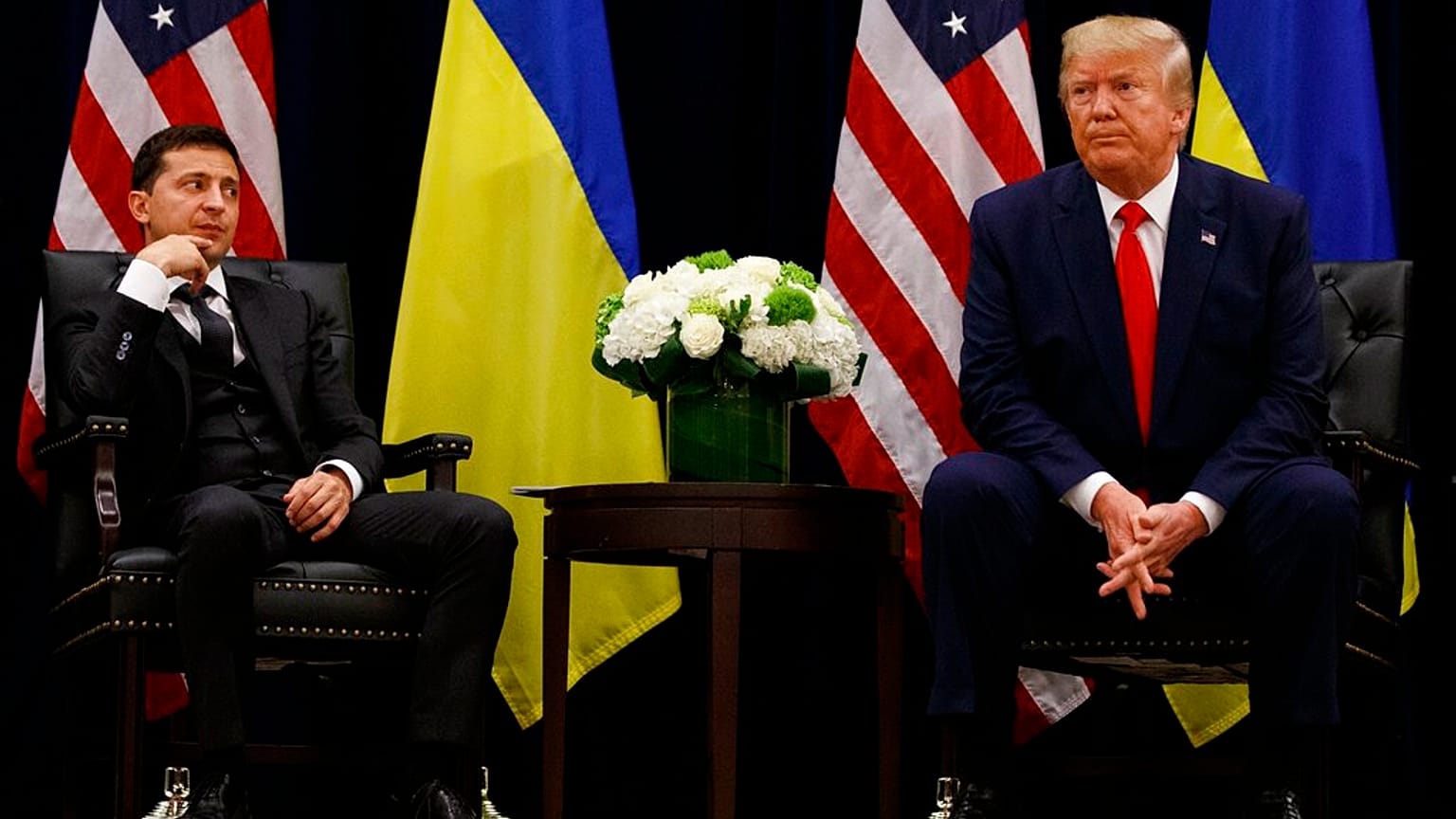 Sur cette photo d'archives du 25 septembre 2019, le président Donald Trump rencontre le président ukrainien Volodymyr Zelensky lors de l'Assemblée générale de l'ONU, New York.