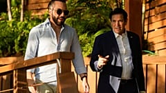 O Αμερικανός υπουργός Εξωτερικών Μάρκο Ρούμπιο συνομιλεί με τον πρόεδρο της χώρας κατά την επισκεψή του