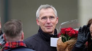 Jens Stoltenberg, der neue Finanzminister in der neuen Regierung von Ministerpräsident Jonas Gahr Støre, blickt bei der Vorstellung der Dokumente in Oslo am Dienstag, 4. Februar 2025, zu. 