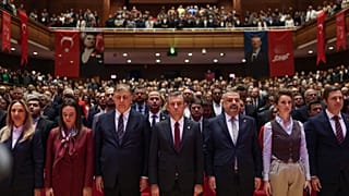 CHP'li vekiller, TSK'dan ihraç edilen teğmenlerin kişi başı 128 milyon lirayı bulan tazminatlarını maaşlarından kesinti yapılması yoluyla ödeyecek. (Fotoğraf: CHP)