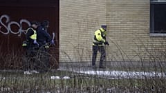 Rendőrök a lövöldözés helyszínén Örebróban
