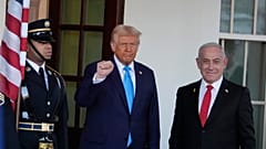 Trump posa junto a Netanyahu.