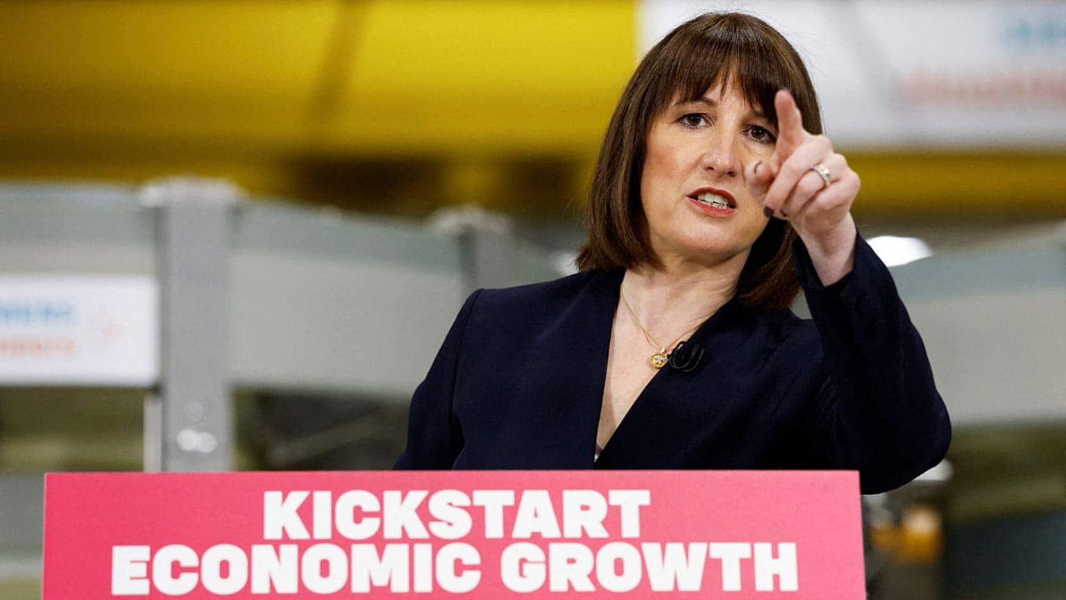 Die britische Finanzministerin Rachel Reeves spricht über ihre Pläne für die britische Wirtschaft in Eynsham, England, Mittwoch, 29. Januar 2025.