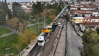 İzmir'in Buca ilçesinde devam eden yol çalışmalarından bir görüntü, 26 Ocak 2025