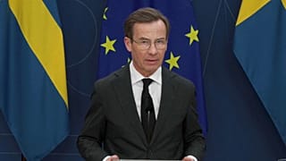Le Premier ministre suédois Ulf Kristersson s'exprime lors d'une conférence de presse à Stockholm suite à une fusillade à Örebro.