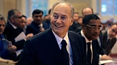  El Aga Khan llega a la Iglesia Memorial en el campus de la Universidad de Harvard antes de dirigirse a una audiencia en 2015.