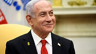 رئيس الوزراء الإسرائيلي بنيامين نتنياهو أثناء اجتماعه مع الرئيس دونالد ترامب في المكتب البيضاوي في البيت الأبيض، الثلاثاء، 4 فبراير/شباط 2025، في واشنطن.