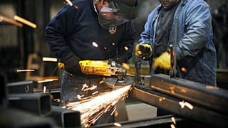 ARCHIVO: Trabajadores del metal