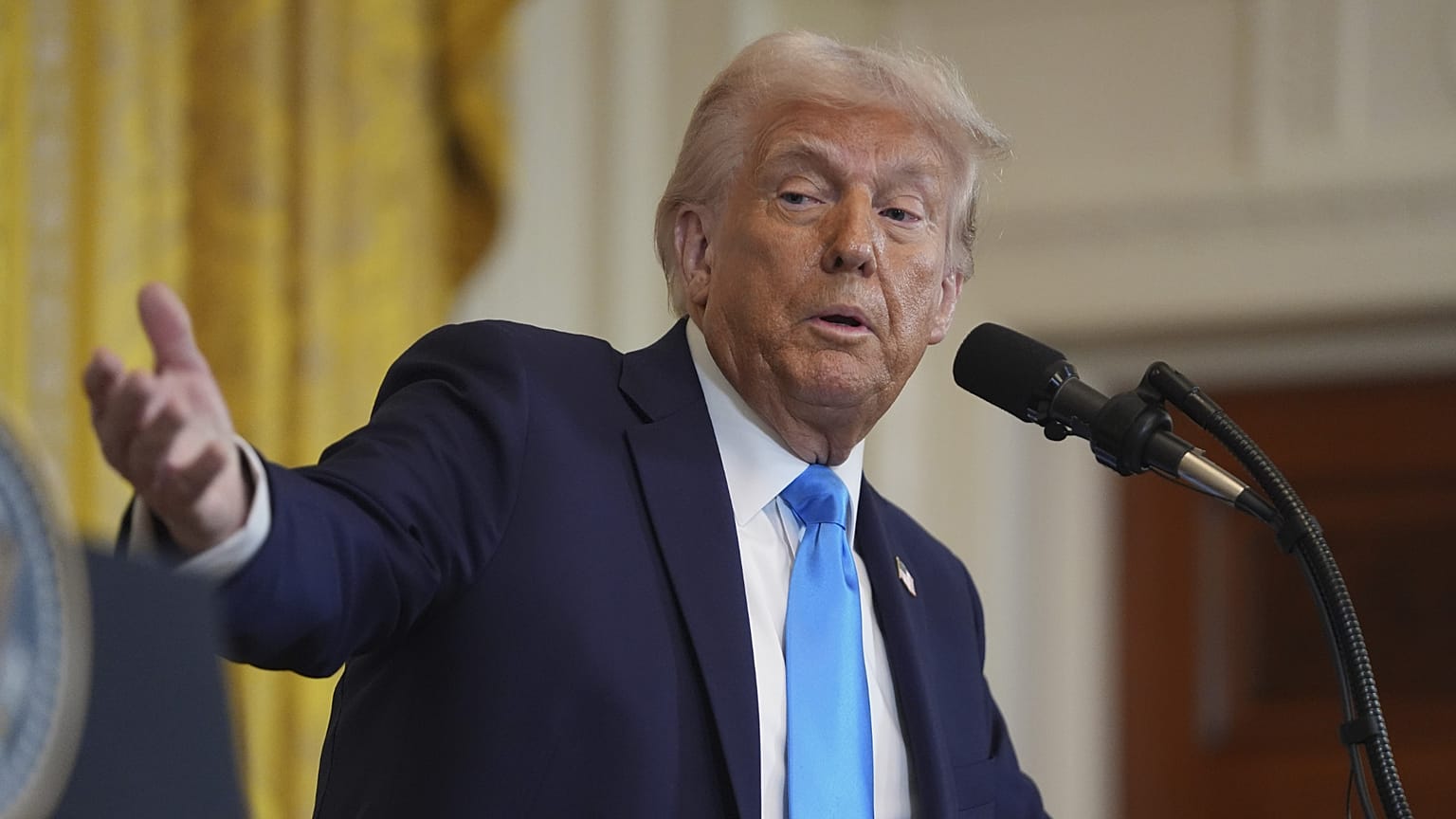 Donald Trump a Fehér Házban 2025. február 4-én