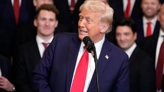  El presidente Trump habla durante una ceremonia con el equipo de hockey Florida Panthers en la Sala Este de la Casa Blanca