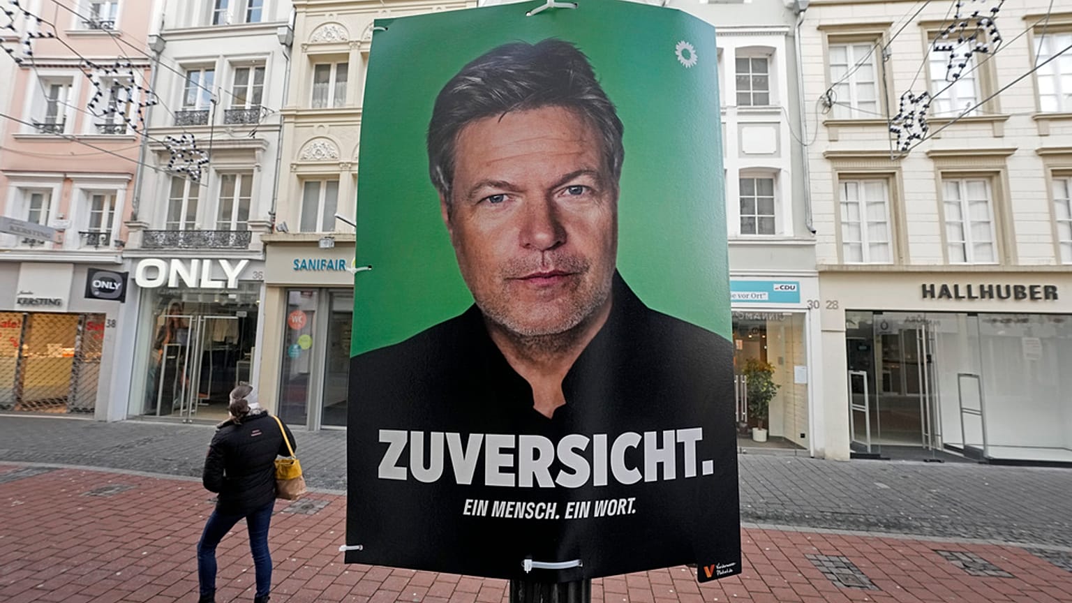 Un manifesto elettorale per il principale candidato del Partito Verde, il ministro federale dell'Economia Robert Habeck.