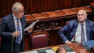 Il ministro della Giustizia Carlo Nordio e il ministro dell'Interno Matteo Piantedosi durante l'informativa sul caso Almasri alla Camera dei deputati, 5 febbraio 2025, Roma