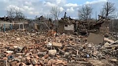 Druzhkivka kentinde iki Rus hava saldırısında yıkılan bir ev, 5 Şubat Çarşamba