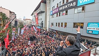 CHP Genel Başkanı Özgür Özel, tutuklanan belediye başkanı Rıza Akpolat'a destek için Beşiktaş'ta, 16 Ocak 2025