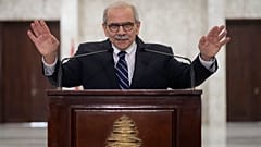 رئيس الوزراء اللبناني المكلّف نواف سلام يتحدث إلى الصحفيين بعد اجتماعه مع الرئيس اللبناني جوزيف عون في القصر الرئاسي في بعبدا، شرق بيروت، لبنان، الثلاثاء، 14 يناير