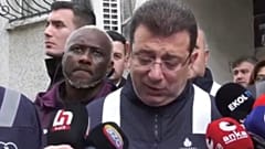 Ibrahim Yattara (Arkada), İBB Başkanı Ekrem İmamoğlu'nun açıklamasını takip ederken, 6 Şubat 2025