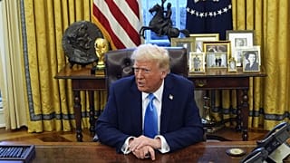 Donald Trump amerikai elnök a Fehér Ház ovális irodájában
