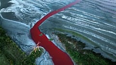 Fluss in Argentinien färbt sich rot