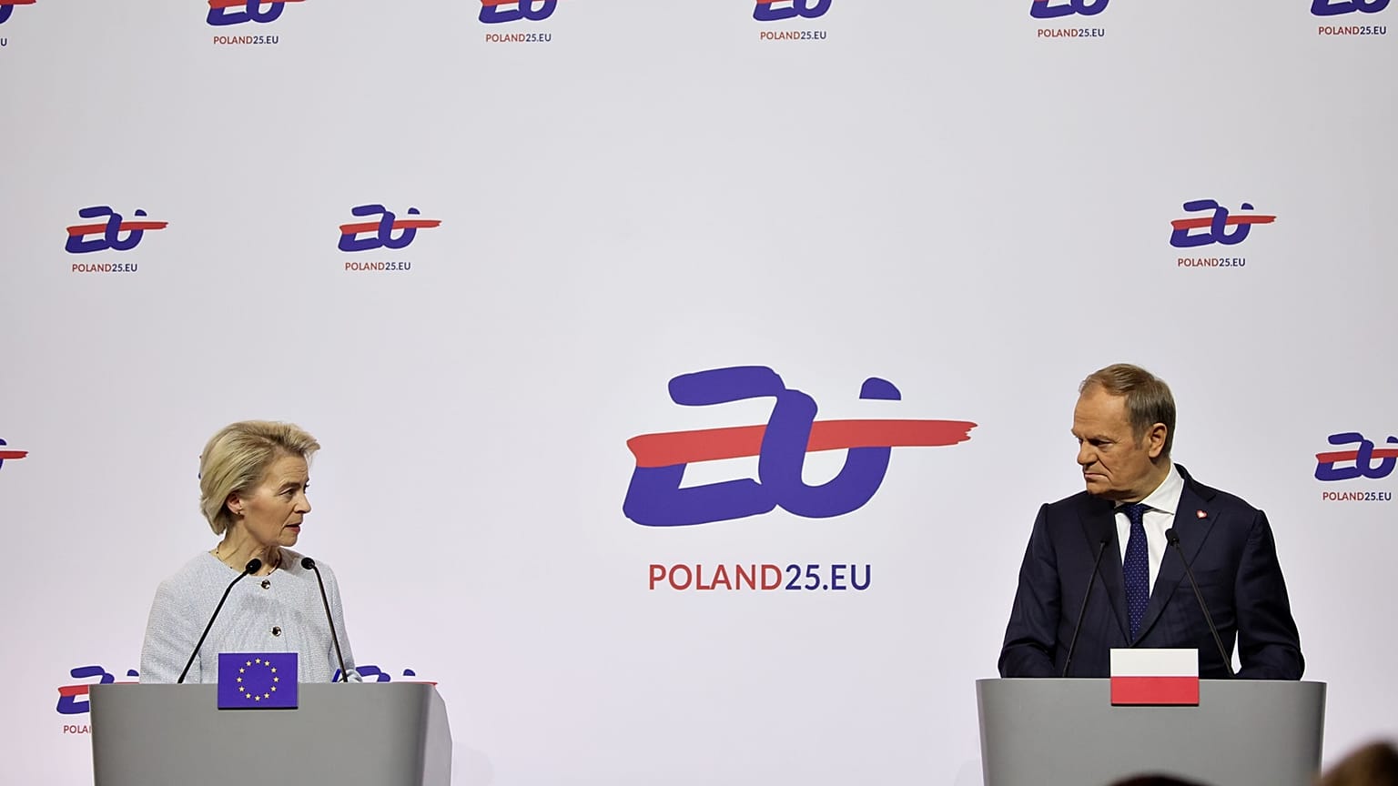 Donald Tusk dijo a Ursula von der Leyen que Polonia no aplicaría el Pacto de Migración.