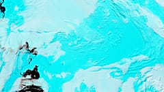 NASA'nın Terra uydusundaki Orta Çözünürlüklü Görüntüleme Spektrometresi (MODIS), 2022'de Thwaites Buzulu'nun bu görüntüsünü elde etti.