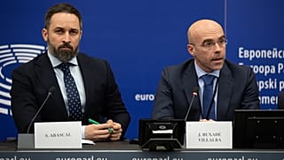 Ο Santiago Abascal και ο ευρωβουλευτής Jorge Buxade στο Ευρωπαϊκό Κοινοβούλιο, 2020.