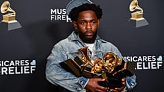Kendrick Lamar mit seinen Grammys. Los Angeles, 2. Februar 2025