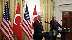 Cumhurbaşkanı Recep Tayyip Erdoğan, Beyaz Saray'da ABD'nin o dönemki Başkanı Donald Trump ile beraber, 13 Kasım 2019