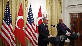 Cumhurbaşkanı Recep Tayyip Erdoğan, Beyaz Saray'da ABD'nin o dönemki Başkanı Donald Trump ile beraber, 13 Kasım 2019