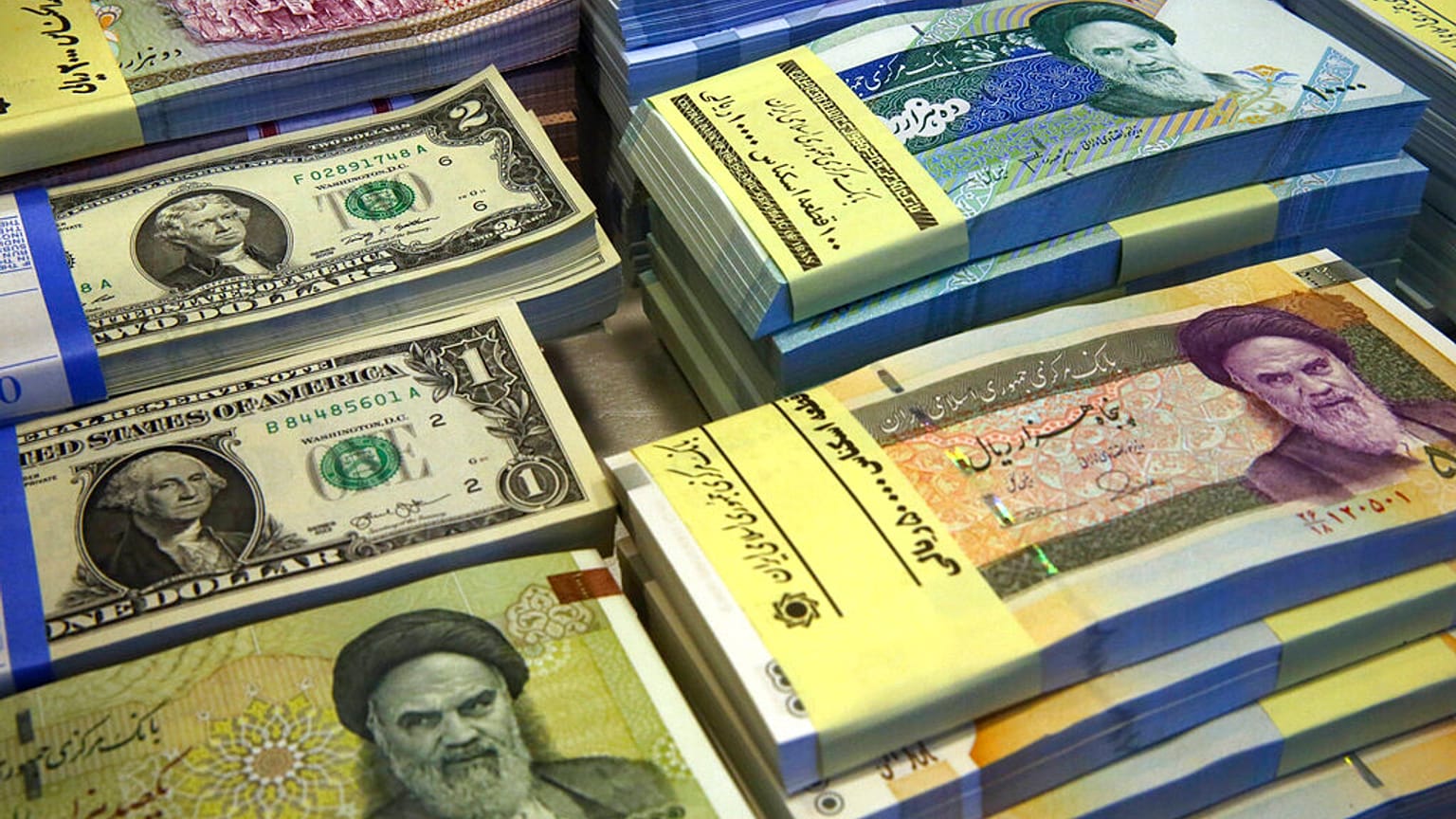 افزایش قیمت دلار و طلا در ایران 