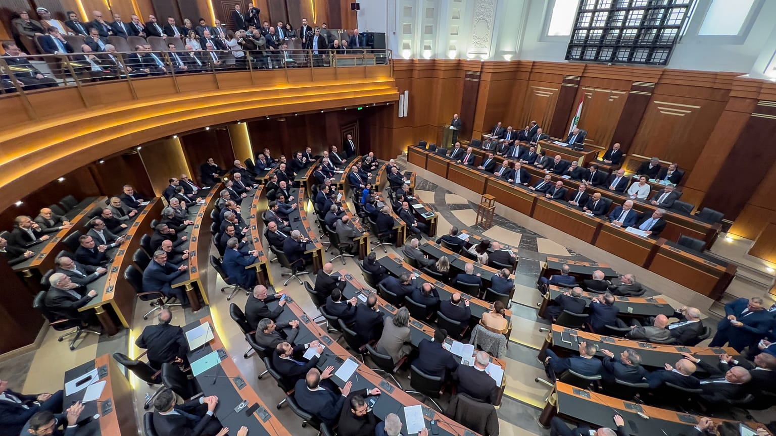 Lübnanlı milletvekilleri yeni cumhurbaşkanını seçmek üzere Beyrut'taki parlamento binasında toplanıyor, 9 Ocak, 2025