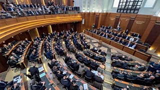 Λιβανέζοι νομοθέτες συγκεντρώνονται για να εκλέξουν νέο πρόεδρο στο κτίριο του κοινοβουλίου στη Βηρυτό, 9 Ιανουαρίου 2025