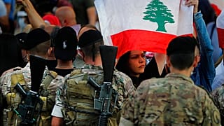 عکس تزیینی است؛ تظاهرات ضددولتی لبنان در سال ۲۰۲۰ میلادی 