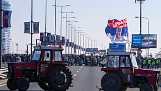 Tüntetés Belgrádban, a diákok lezárták az egyik legforgalmasabb csomópontot, a Gazela hidat