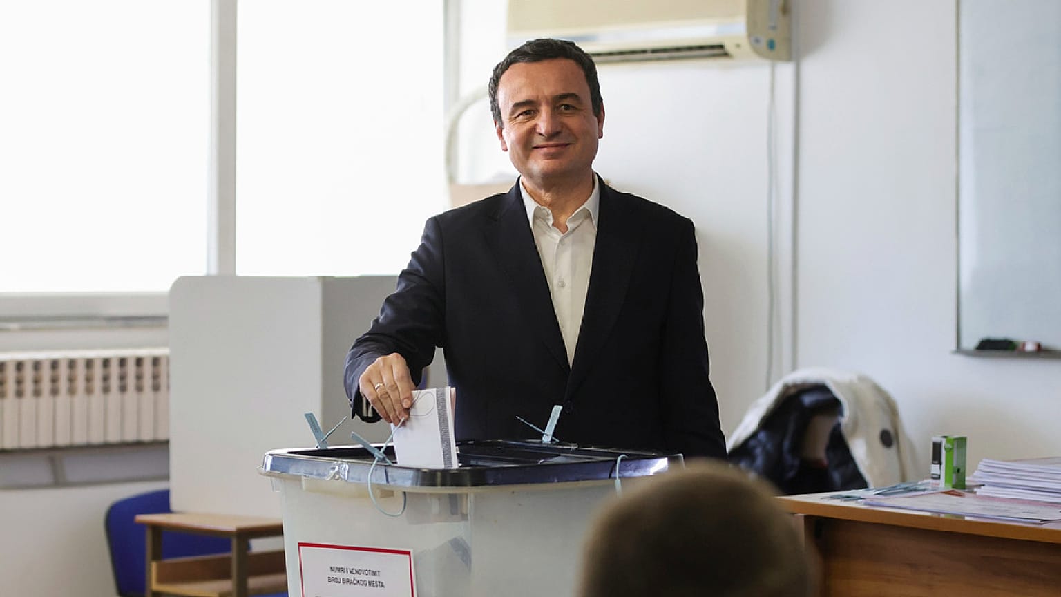 Albin Kurti, chef du parti au pouvoir en tête des élections législatives au Kosovo.