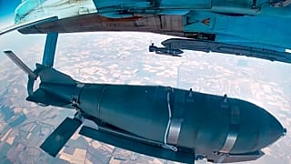 Российский военный самол²т сбрасывает планирующую бомбу на территорию Украины, август 2021 г. 